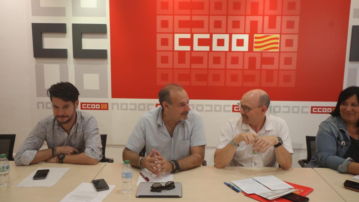 Arceiz y Pina (centro), en la reunión de las comisiones ejecutivas de UGT y CCOO.