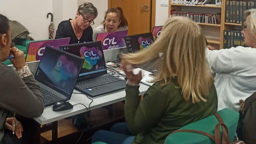 Participantes en el curso de San Cristóbal. | E. P.