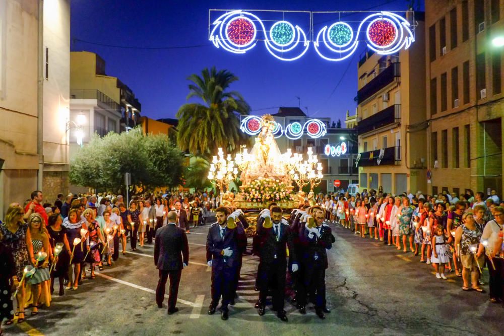 Procesión de la Virgen de la Salud en Elda