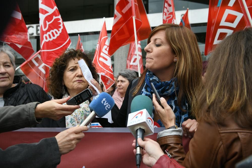 Concentración en el Obelisco convocada por CCOO y UGT en defensa de unas pensiones dignas