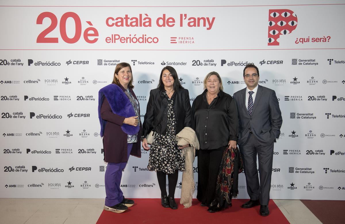 Català de l’Any 2022, en la imagen la escritora Rosa Pich, Rosa Anguita (Caprabo), Beatriz Salarich y Xavier Gispert (Cellnex).