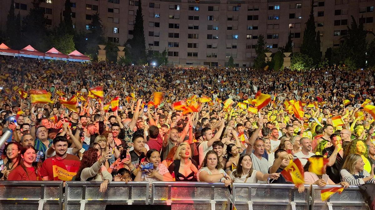 El Auditorio Julio Iglesias de Benidorm se viene arriba con la actuación de Melody en Eurovision