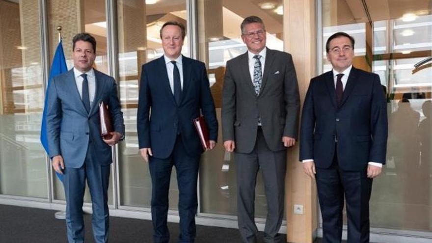 El ministro principal de Gibraltar, Fabian Picardo; el ministro de Exteriores de Reino Unido, David Cameron; el vicepresidente de la Comisión Europea Maros Sefcovic, y el ministro de Asuntos Exteriores, Unión Europea y Cooperación, José Manuel Albares
