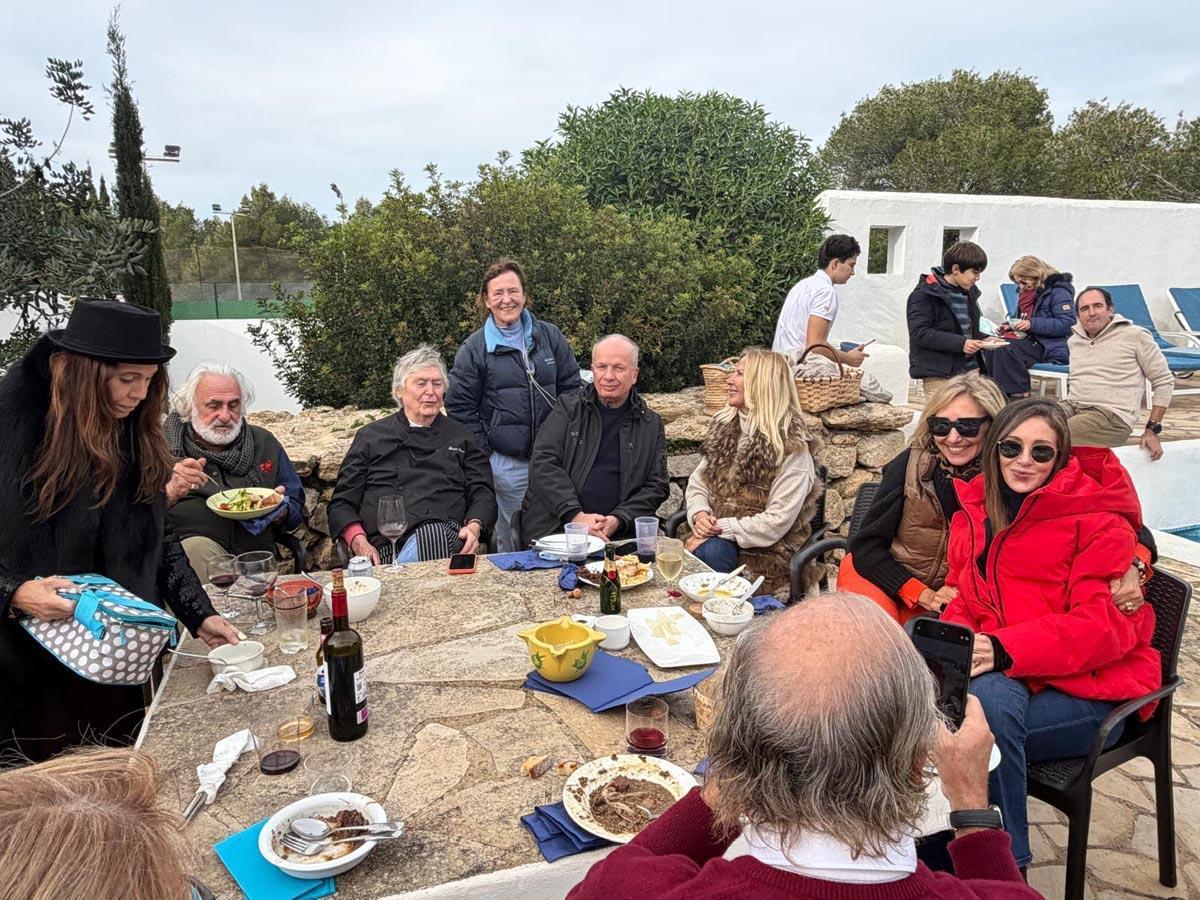 Un año más de lentejas del empresario Daniel Busturia, en imágenes