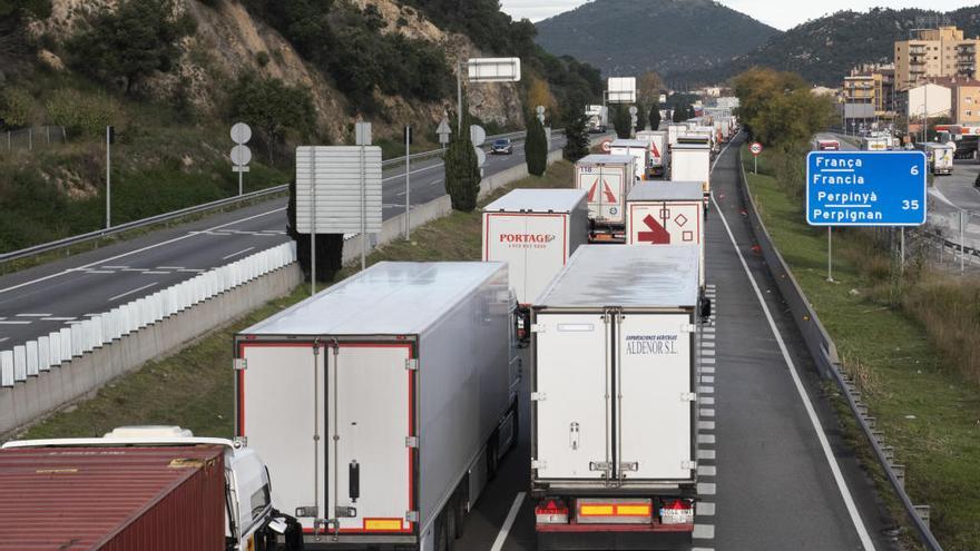 Retencions de camions a l&#039;AP-7 a la Jonquera.