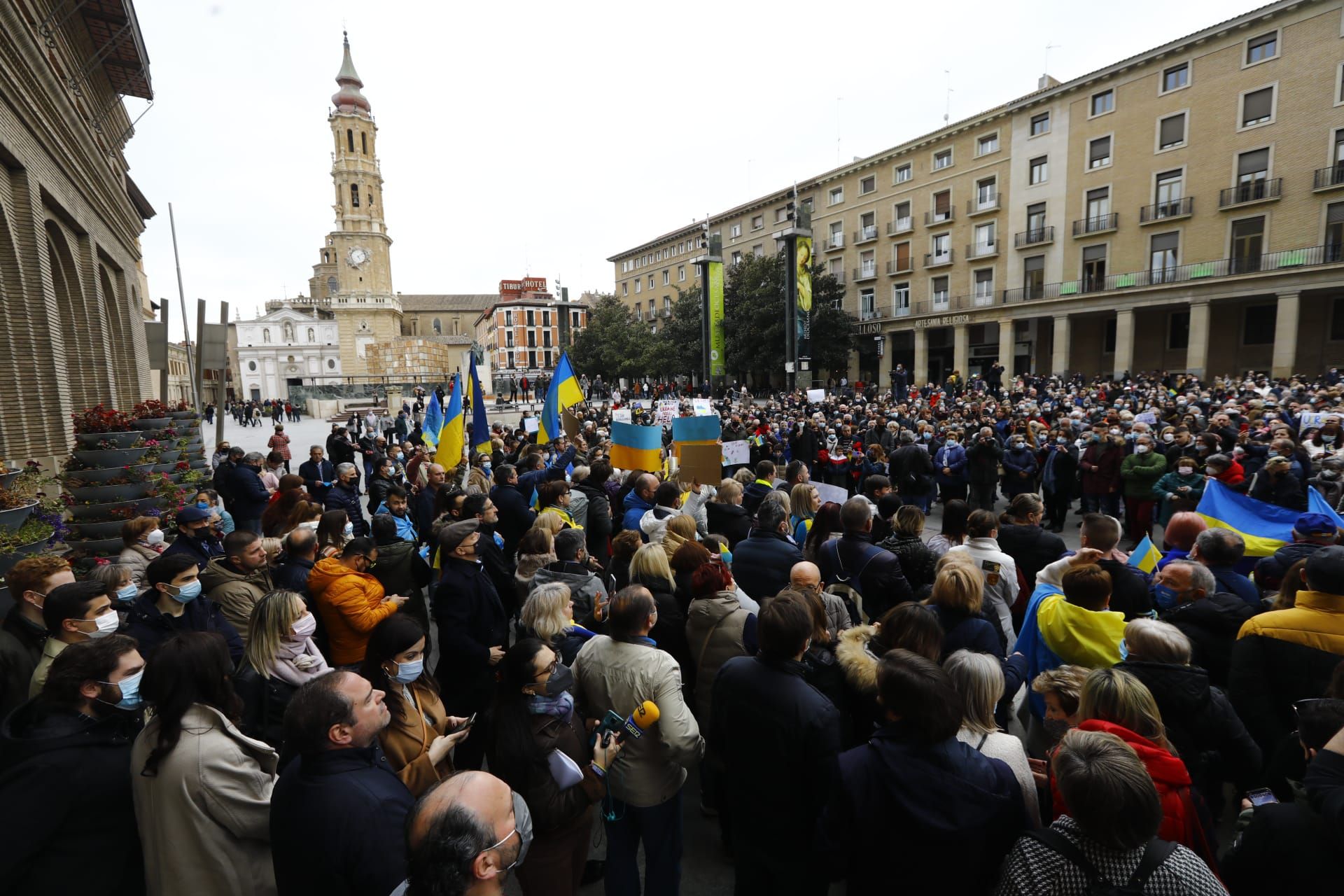 FOTOGALERÍA | Manifestación en solidaridad con Ucrania en la plaza del Pilar de Zaragoza