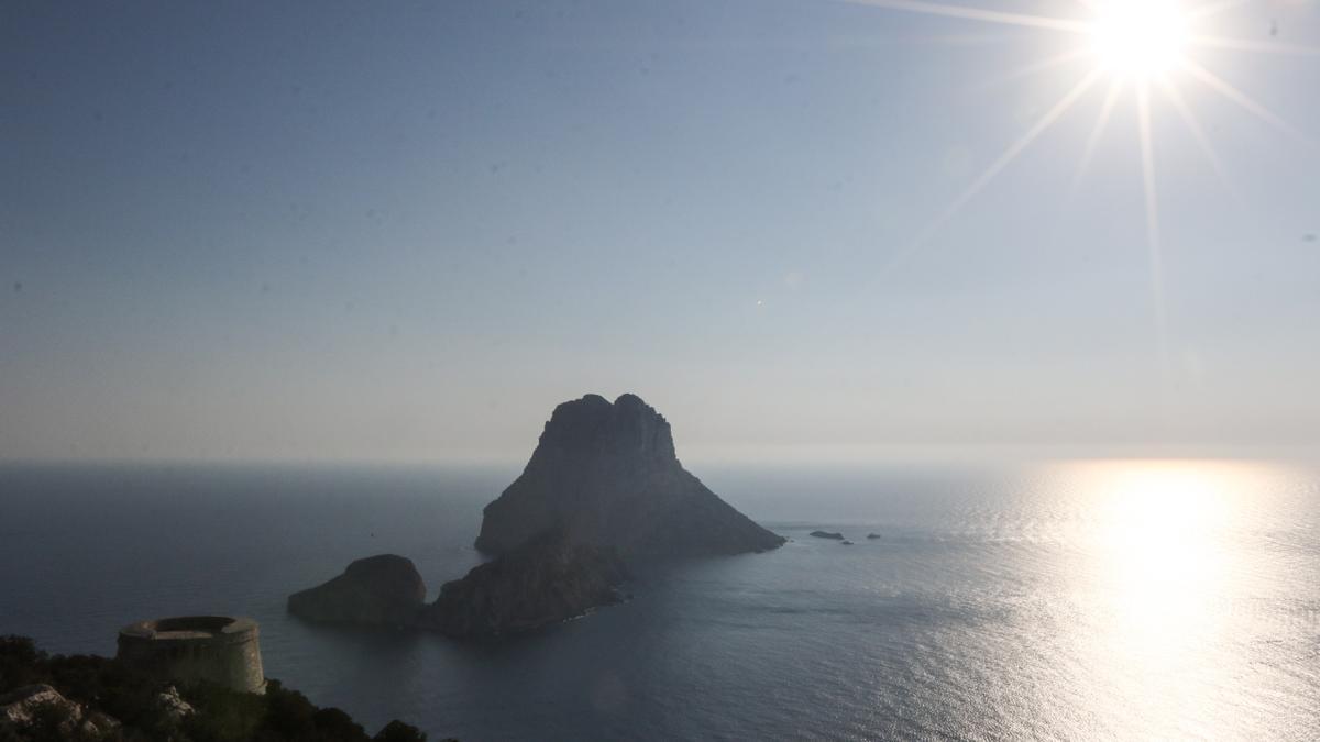 Es Vedrà y Torres d&#039;es Savinar.