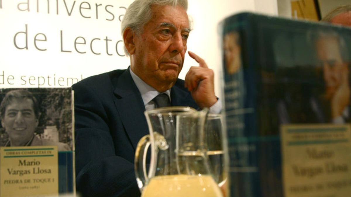 Vargas Llosa, durante la presentación del tercer volumen de su obra periodística completa, en Madrid.