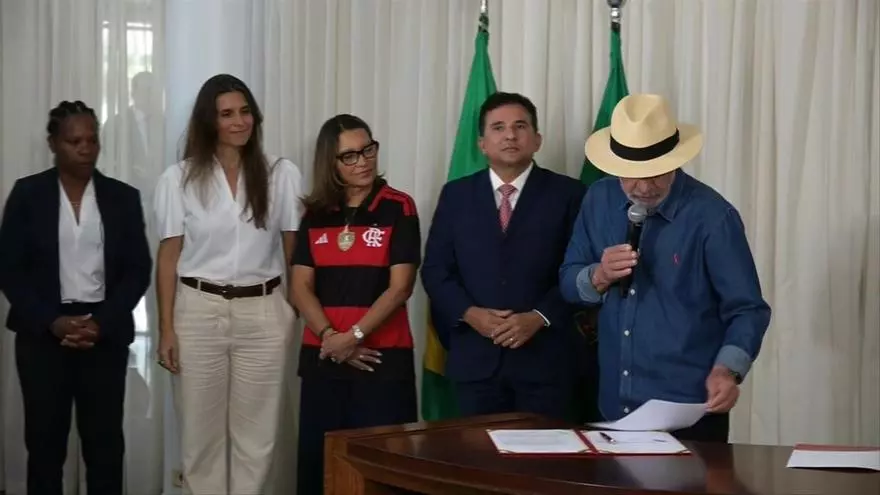 Lula sanciona una ley que incentiva la profesionalización del fútbol femenino