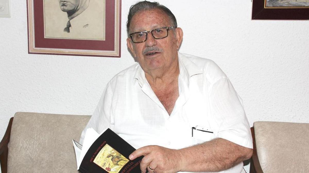 Palacios desarrolló su vida política, a nivel municipal y provincial, durante dos décadas y, además, destacó por su faceta de escritor.