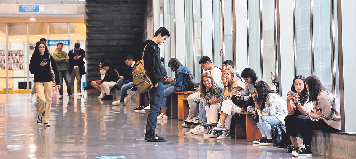 Interior de una facultad universitaria.