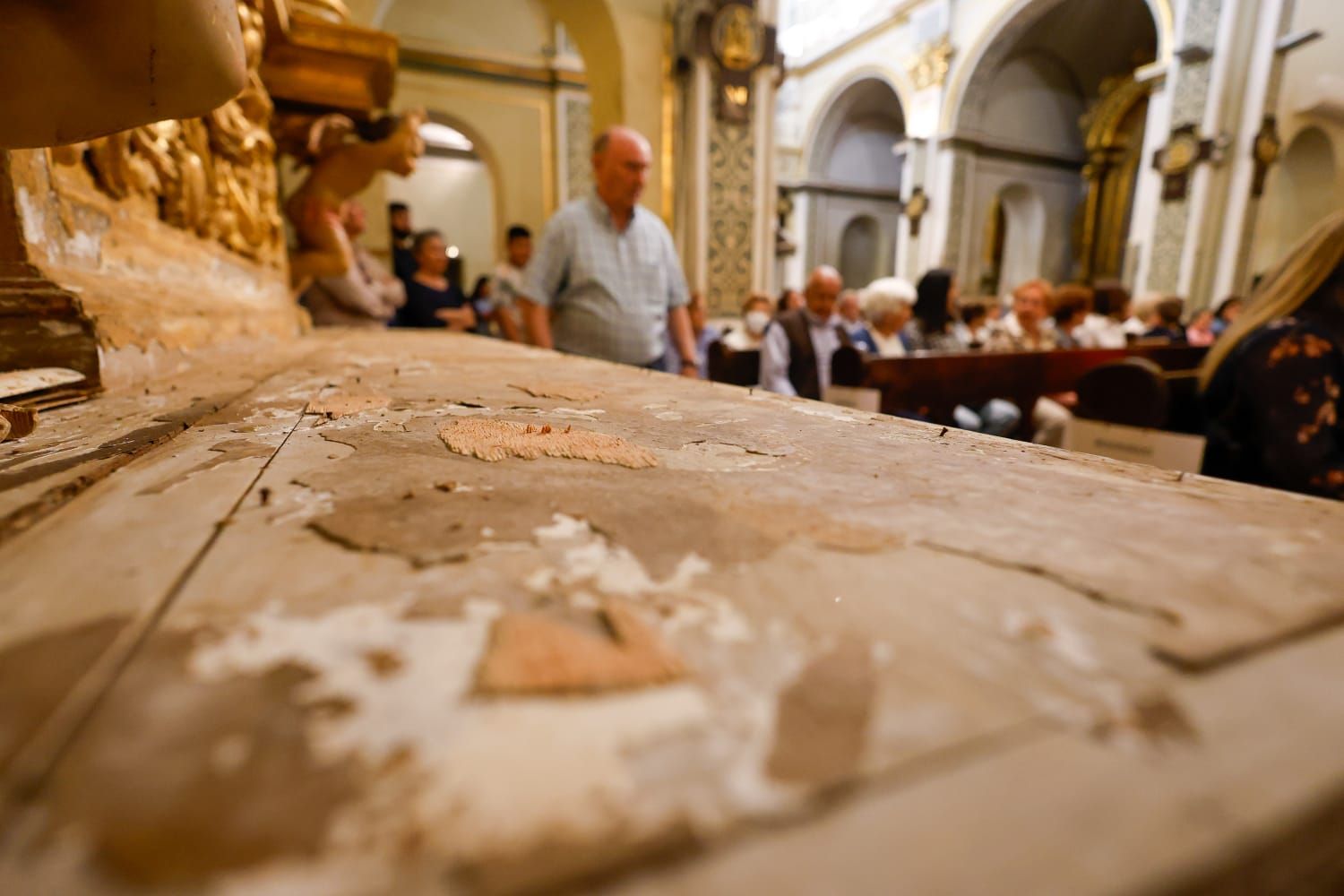Primera misa en la parroquia de Picanya tras el paso de la dana