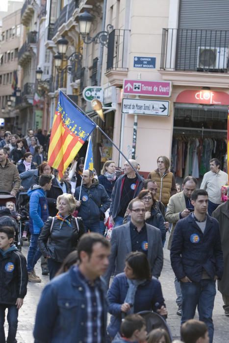 Manifestación en València contra el plurilingüismo