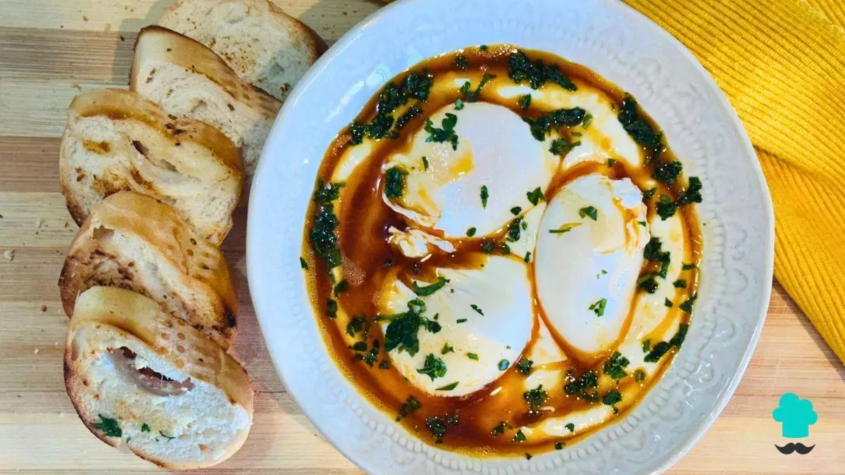 Huevos turcos: el plato tradicional tan cremoso que no podrás dejar de mojar pan