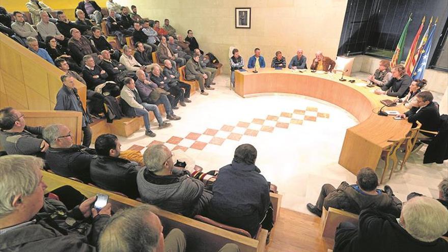 Agricultores de la Plana Baixa se unen para crear un lobi que defienda la citricultura