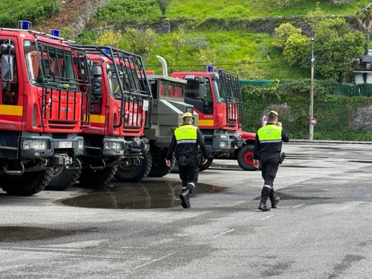 En imágenes: la llegada de la Unidad Millitar de Emergencias (UME) al polideportivo de Luarca