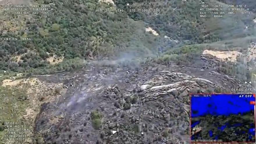 Los medios trabajan en el incendio de La Garganta, en Valle del Ambroz.
