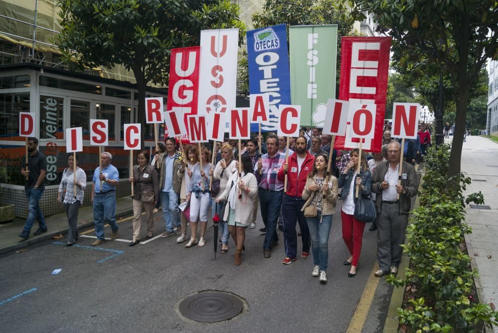 Manifestación convocada por los sindicatos de la enseñanza concertada