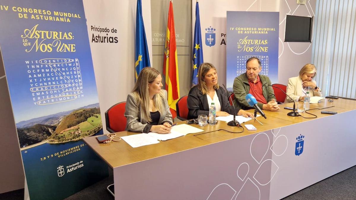 Por la izquierda, la directora general de Emigración y Políticas de Retorno, Olaya Gómez Romano; Gimena Llamedo, Alejandro Vega y María Antonia Fernández Felgueroso.