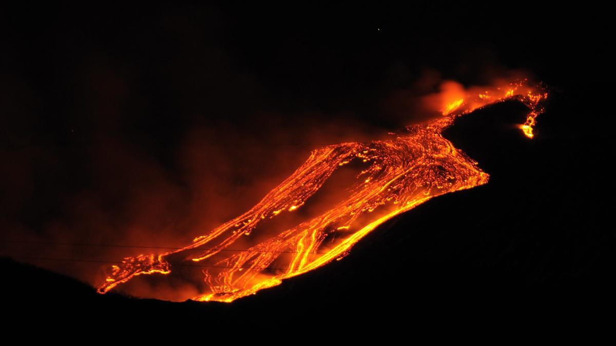 Erupción del volcán Etna 12 de enero de 2011.