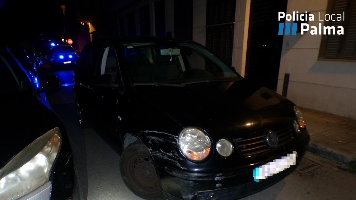ACCIDENTES TRÁFICO MALLORCA | Sorprenden a una conductora ebria con el carné retirado tras chocarse contra un coche aparcado en Palma ACCIDENTES TRÁFICO MALLORCA | Sorprenden a una conductora ebria con el carné retirado tras chocarse contra un coche aparcado en Palma