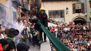 Primers comiats patumaires en el tercer i darrer Passacarrers de la Patum de 2026