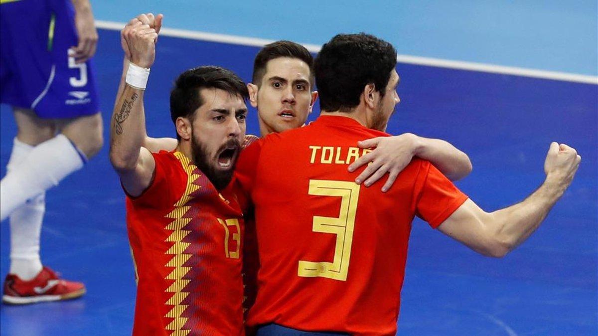 Rafael García Aguilera, "Bebe" celebra su gol junto a sus compañeros