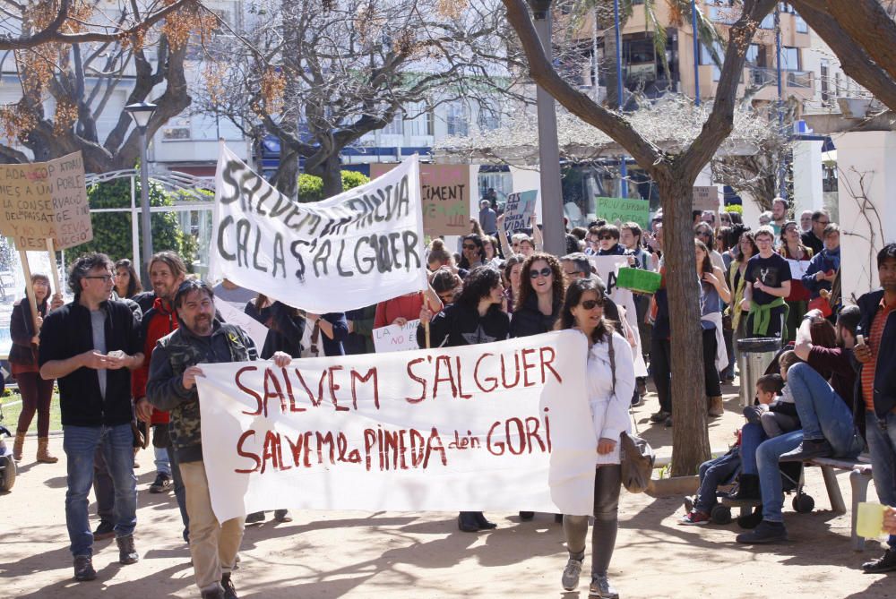 Manifestació de la plataforma Salvem la Pineda d''en Gori a Palamós