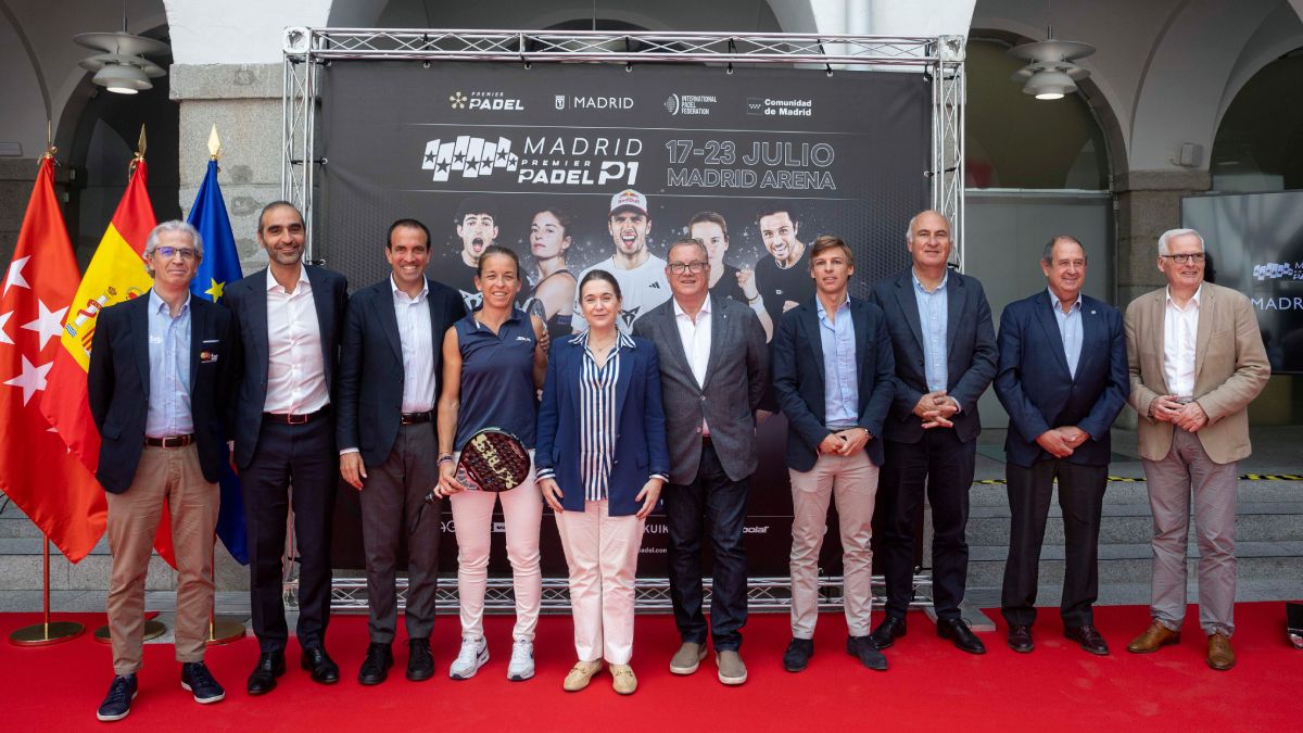 Foto de familia tras el acto de presentación del Madrid Premier Padel P1