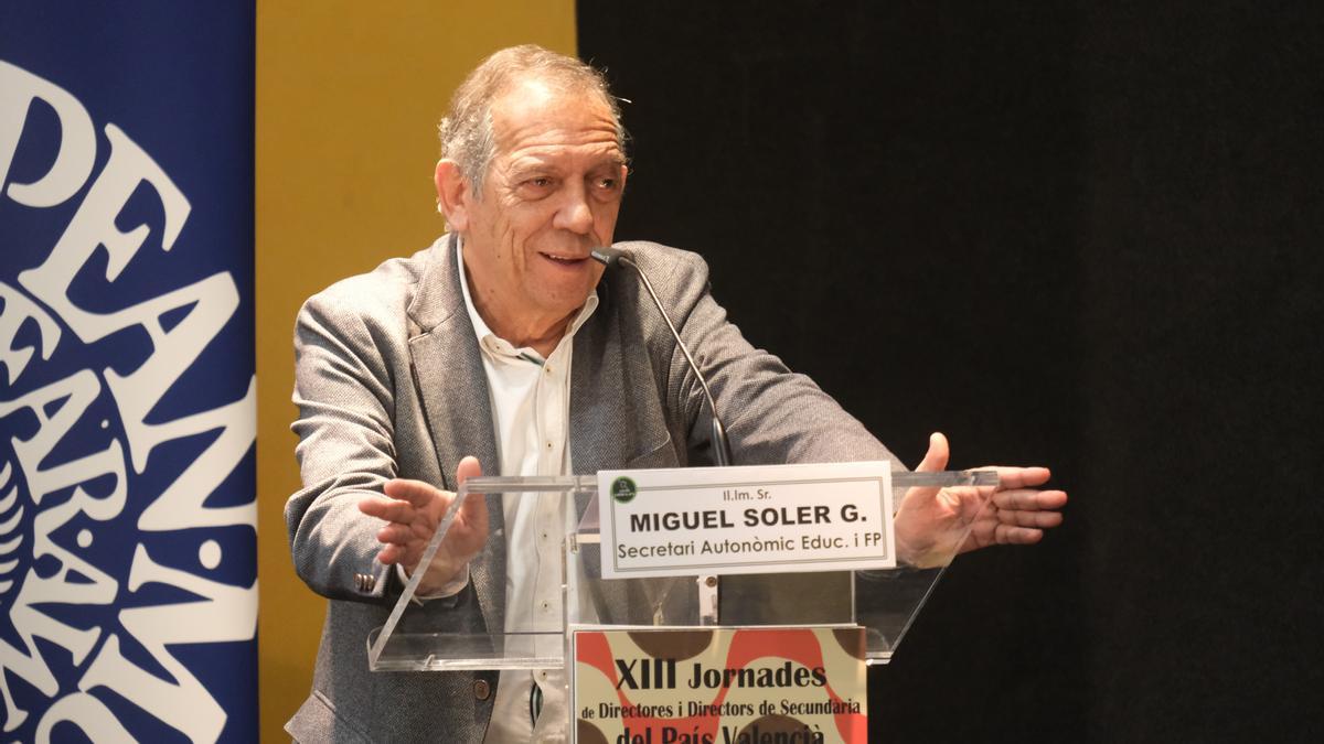 Miguel Soler durante su intervención ante los directores de Secundaria