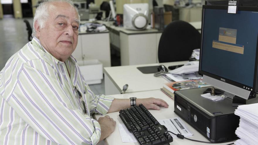 Carlos Cabeza, en la redacción de LA NUEVA ESPAÑA DE GIJÓN.