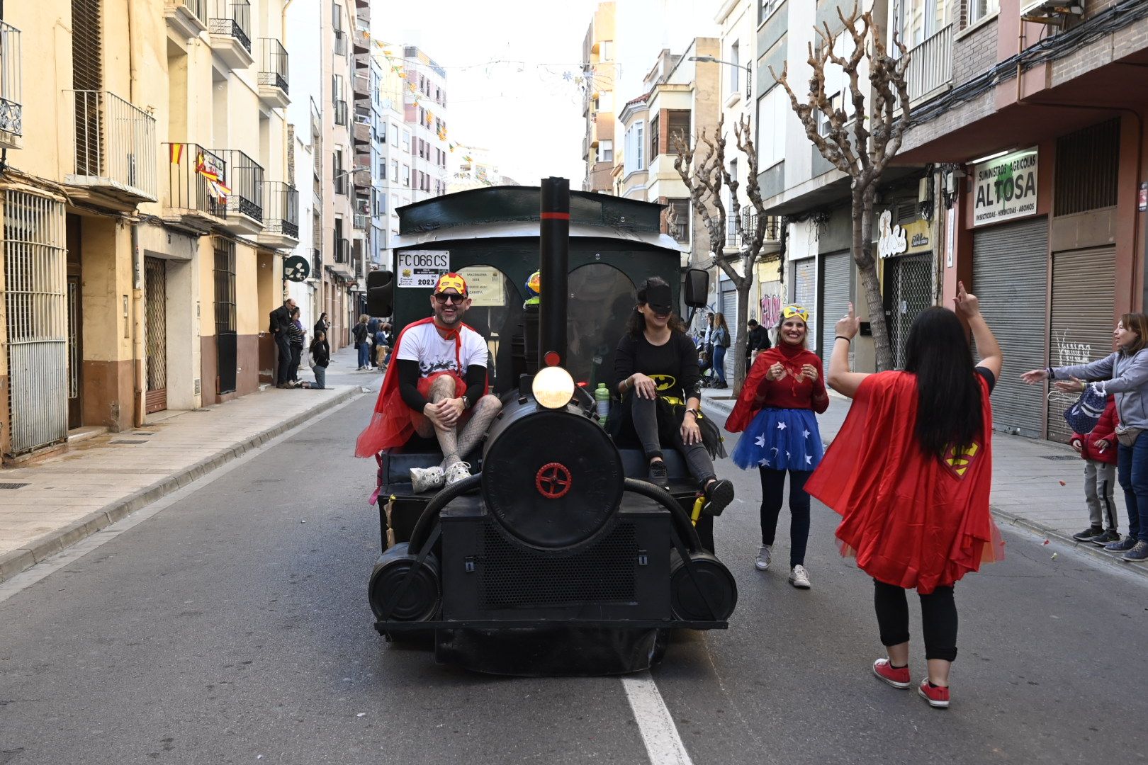 Desfile de collas y carros