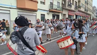 Numeroso público en el desfile de A Guarda, preludio de las fiestas del Monte