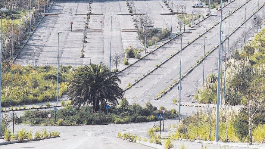 Nuevas áreas de suelo que quedaron vacías, pero con señales y farolas