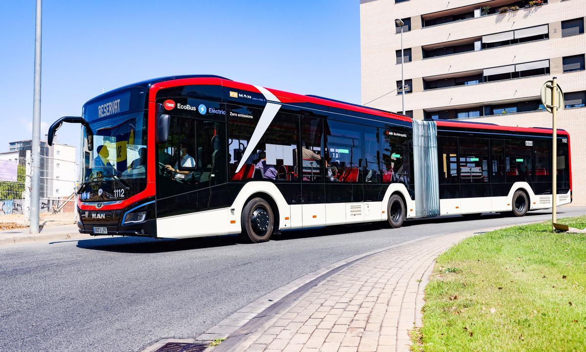 Un autobús 100% elèctric recorrerà cinc municipis del Baix Llobregat per la nova C-245