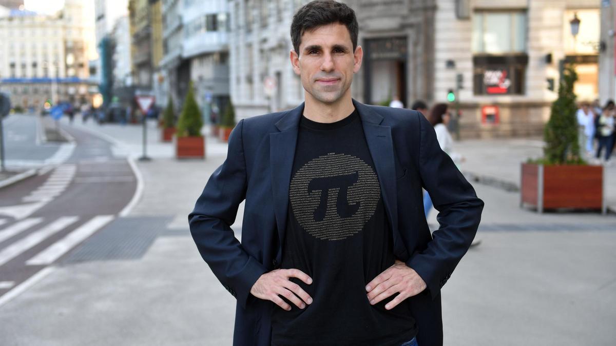 César de la Fuente posa en 2022 para una entrevista en La Opinión en A Coruña