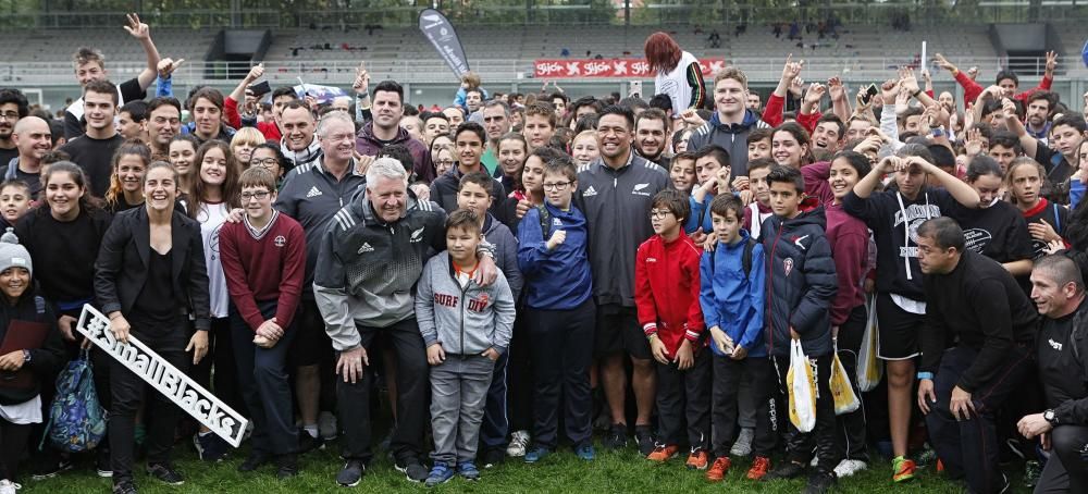 Los All Blacks dirigen un entrenamiento con alumnos en Gijón