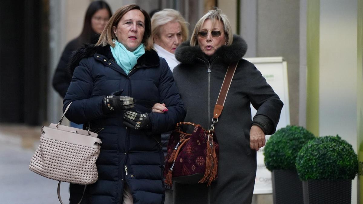 Un grupo de mujeres abrigadas en Castelló el pasado enero, en otra entrada de frío polar.