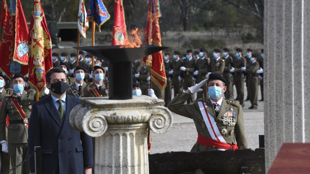 Parada militar en Cerro Muriano en honor a la patrona de la Infantería