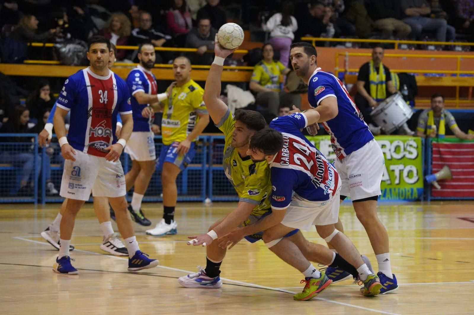 GALERÍAI | Las mejores imágenes del encuentro entre el Balonmano Zamora y el CD Agustinos