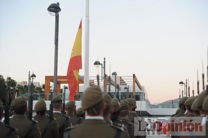 Arriado Solemne de Bandera en el puerto de Cartagena