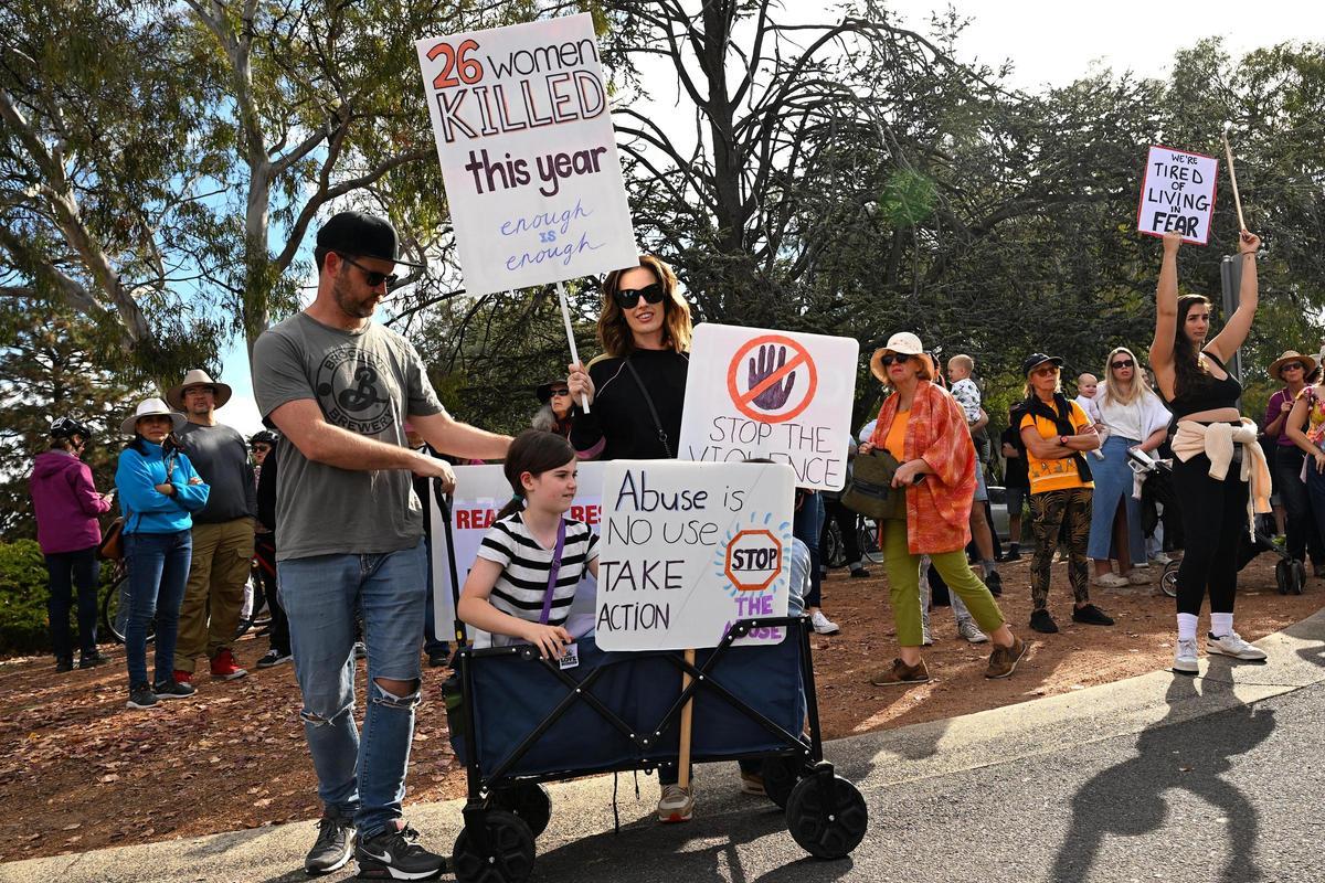 Miles de personas protestan contra la violencia de género en Australia