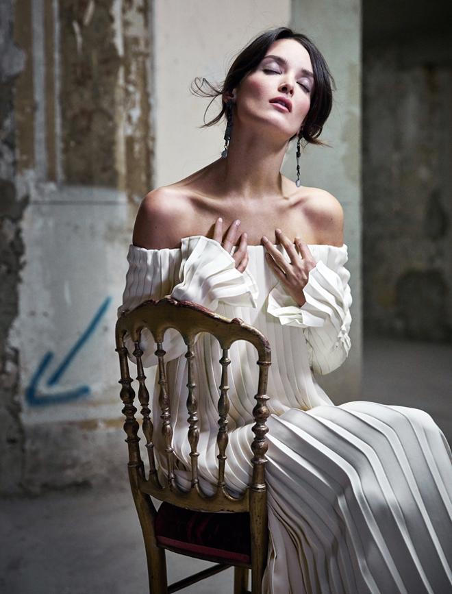 Charlotte Le Bon con vestido de Valentino Haute Couture
