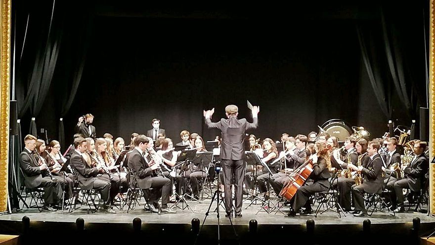 Los músicos de la Banda Sinfónica de Arroyo, durante el concierto ofrecido en Toro.