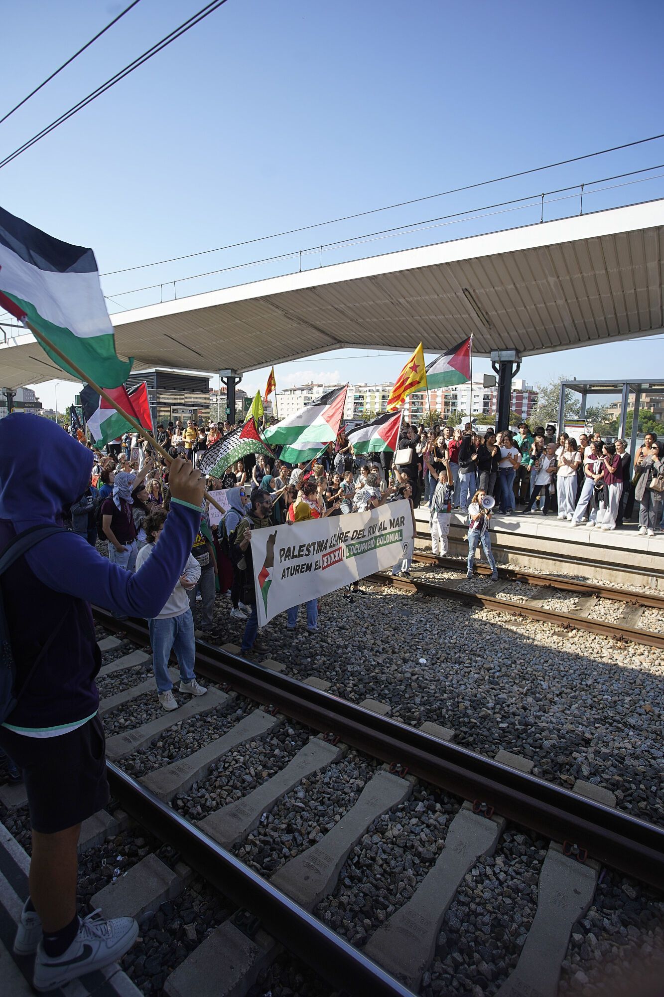 Girona estació tren convencional vies tallades manifestació propalestina intersindical