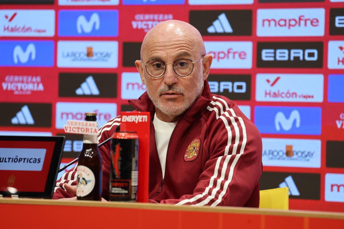 El seleccionador español, Luis de la Fuente, en su comparecencia en el Estadio de la Cerámica.