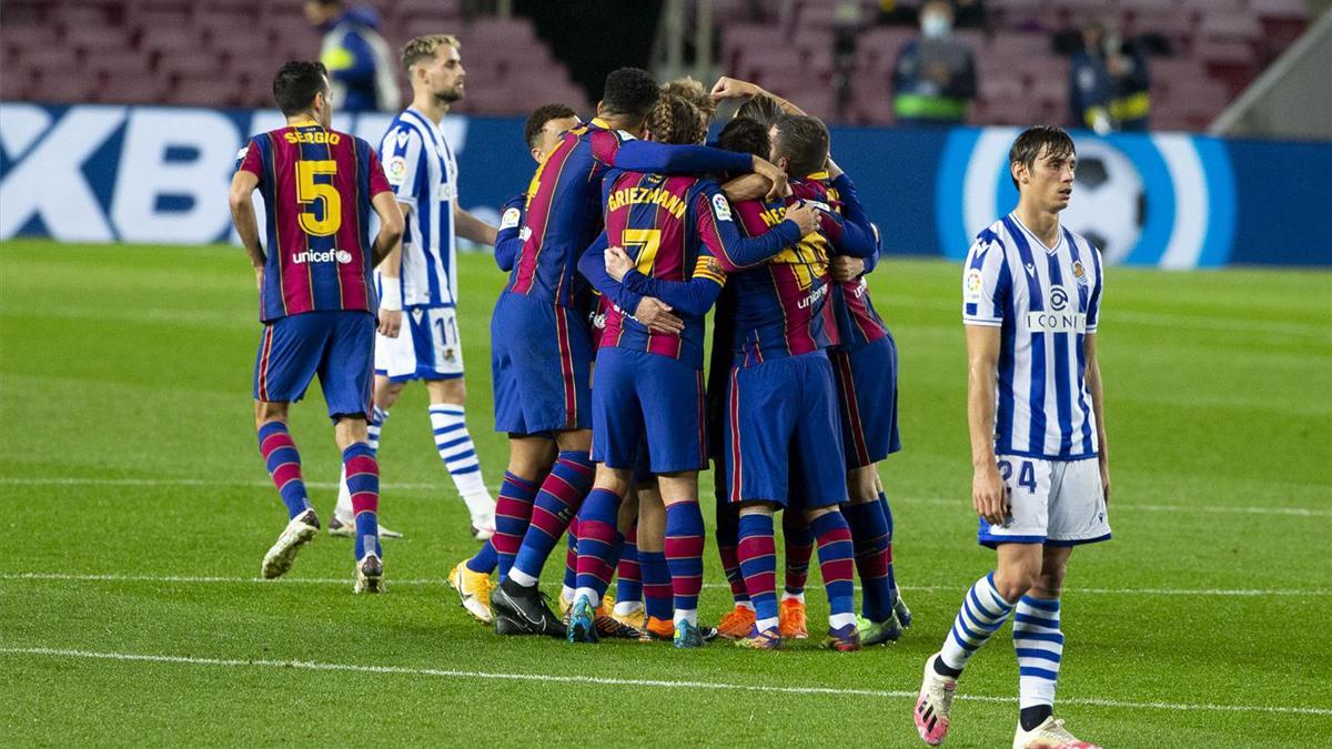 El Barça celebra un gol en el Camp Nou ante la Real