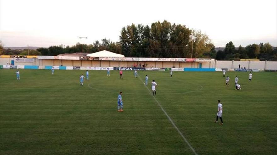 Goles de Fuli para un Coria líder