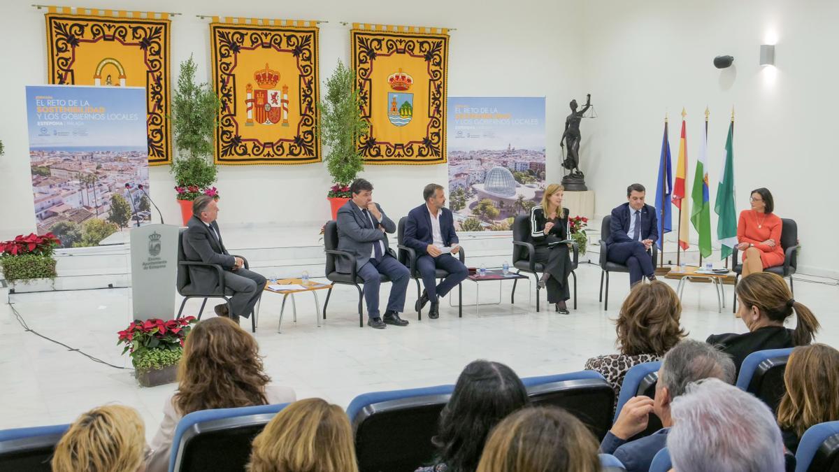 La alcaldesa de Castelló, Amparo Marco, en la jornada &#039;El reto de la sostenibilidad y los gobiernos’ que organiza la FEMP.