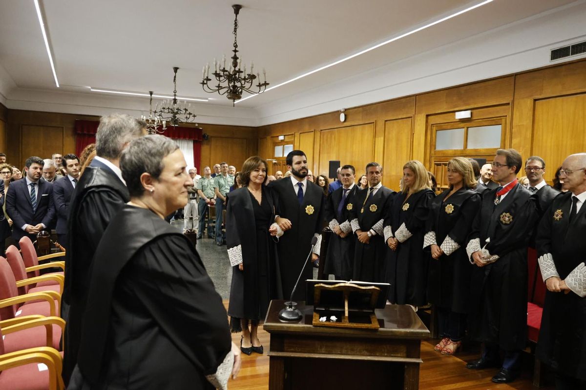 La nueva presidenta de la Audiencia Provincial de Ourense contó con su hijo, que también es magistrado, como padrino en el acto de investidura.